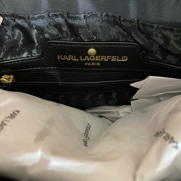 NWT Perfect travel bag or everyday bag! Great quality. - Picture 2 of 10